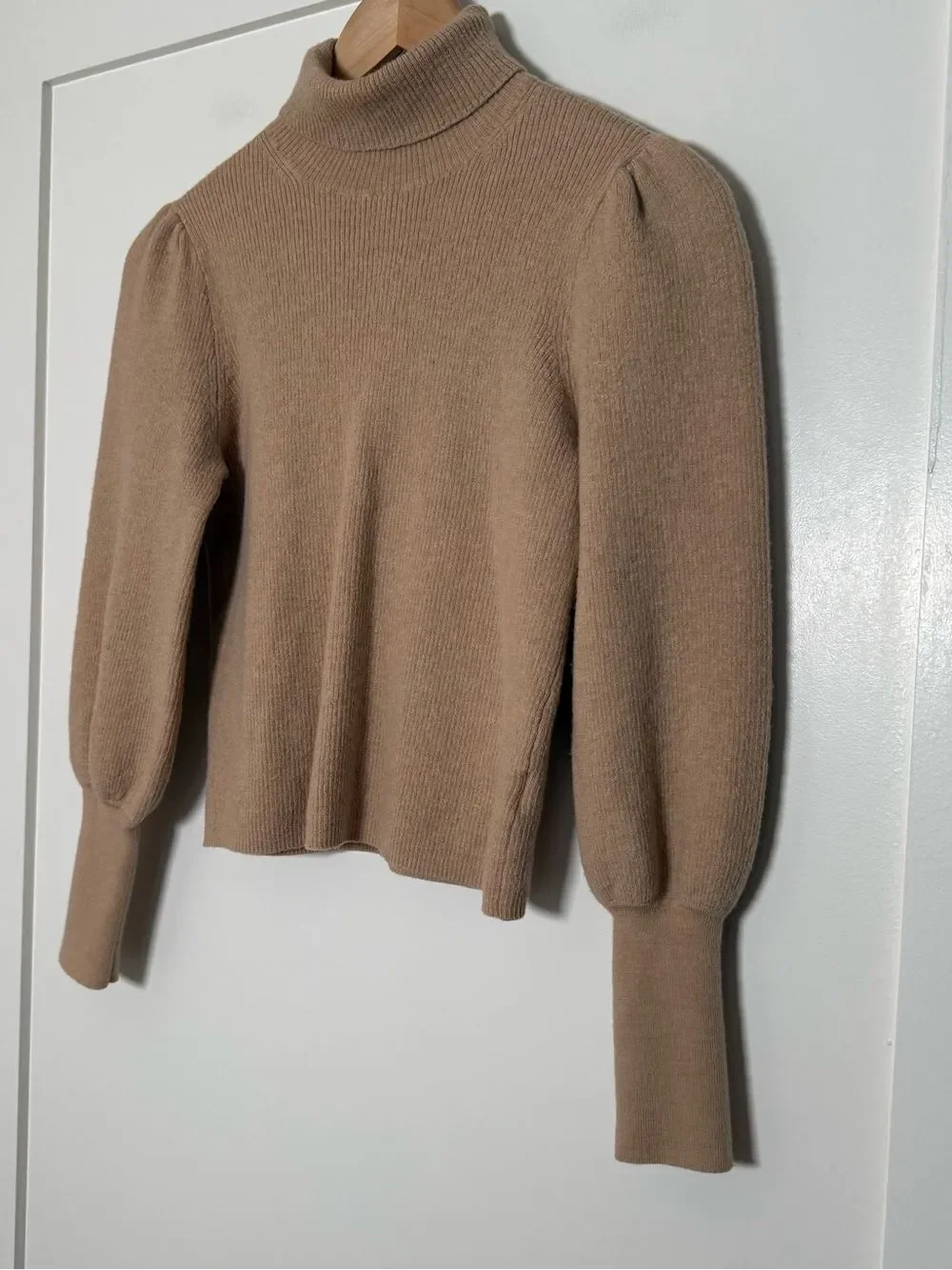 J Crew Sweater Womens Sz M Beige Balloon Sleeve Turtleneck 100% Merino Wool